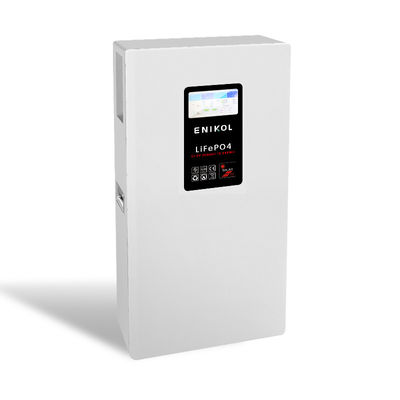 Berührungsschirm 15KWH Strom Wandmontiert 51.2V 300AH LiFePo4 Batterie Weiß lackiertes Stahl